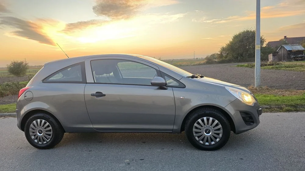 OPEL CORSA D 1.2 Benzyna 2013r Salon PL Maly przebieg – zdjęcie 6