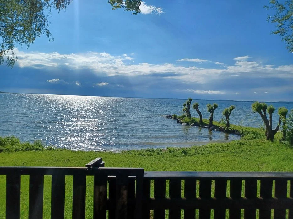 Domki nad jeziorem Śniardwy, pierwsza linia brzegowa, Mazury, N