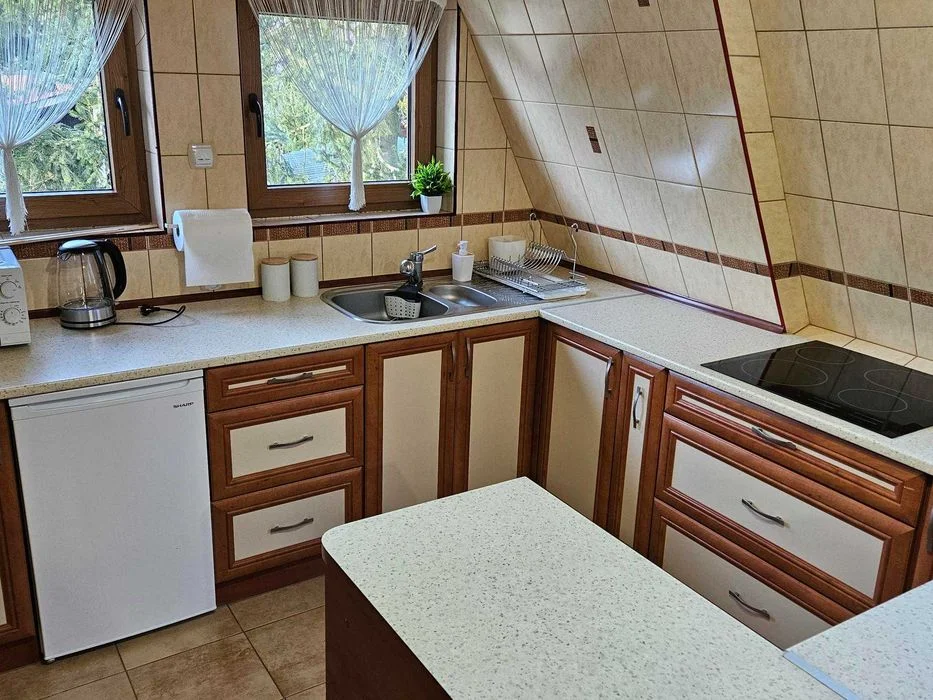 DUŻY KOMFORTOWY DOMEK z altaną i jacuzzi. Noclegi dla firm i rodzin. – zdjęcie 3