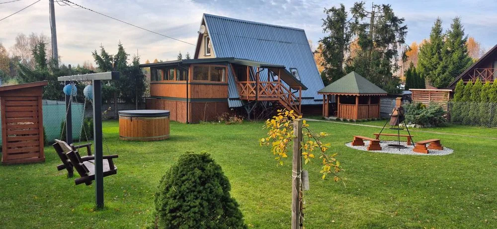 DUŻY KOMFORTOWY DOMEK z altaną i jacuzzi. Noclegi dla firm i rodzin.