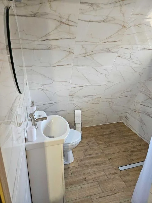 DUŻY KOMFORTOWY DOMEK z altaną i jacuzzi. Noclegi dla firm i rodzin. – zdjęcie 10
