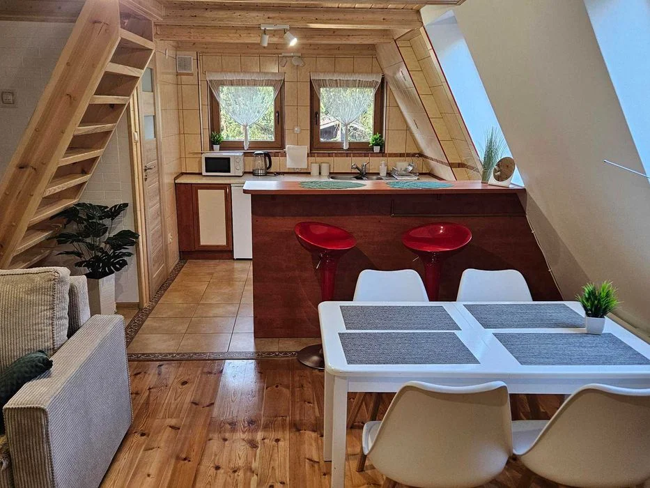 DUŻY KOMFORTOWY DOMEK z altaną i jacuzzi. Noclegi dla firm i rodzin. – zdjęcie 2