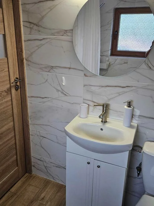 DUŻY KOMFORTOWY DOMEK z altaną i jacuzzi. Noclegi dla firm i rodzin. – zdjęcie 8