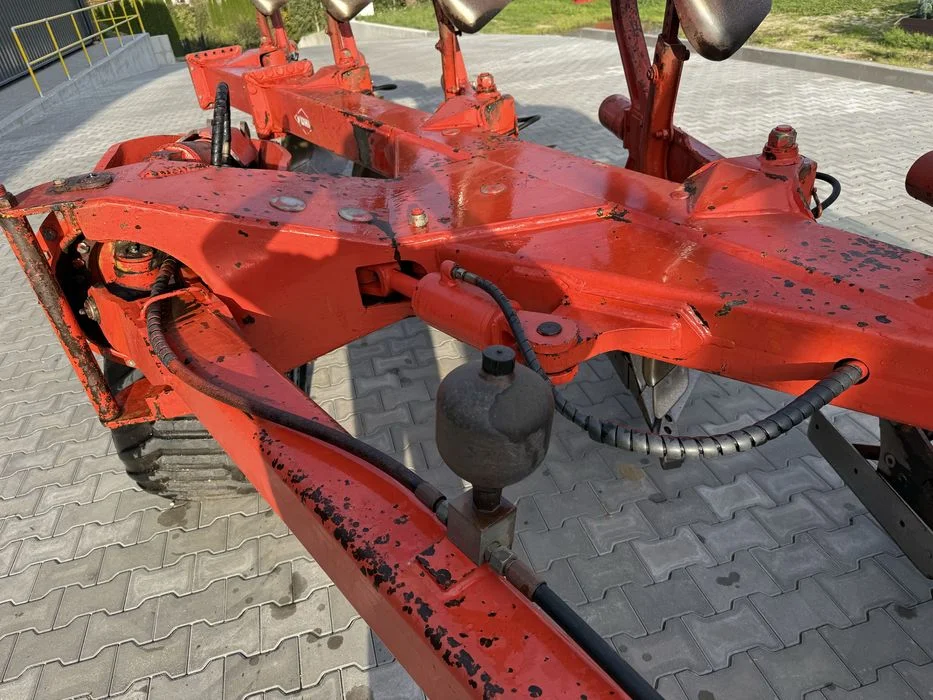 Pług KUHN 5+1 VARI TIMER 6 skib vario liniowanie na kole – zdjęcie 8