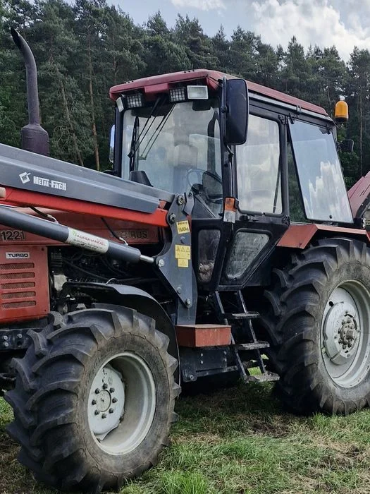 Belarus 1221 z ładowaczem metal-fach