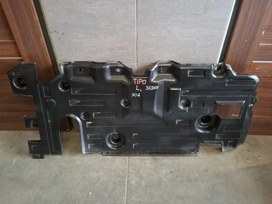 Osłona przeciwbłotna podwozia lewa Fiat Tipo 2022 rok sedan nr 521543600