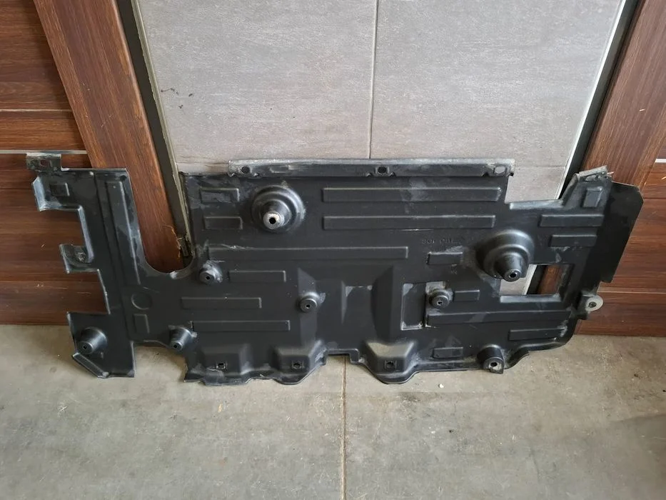 Osłona przeciwbłotna podwozia lewa Fiat Tipo 2022 rok sedan nr 521543600 – zdjęcie 4