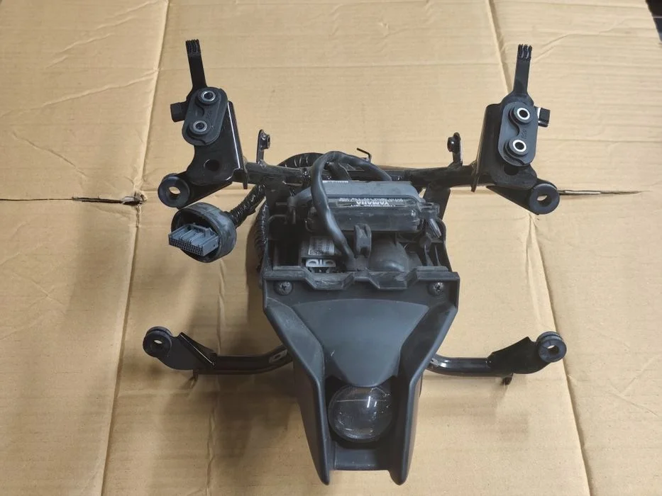 Yamaha R7 Lampa reflektor LED prawy – zdjęcie 5