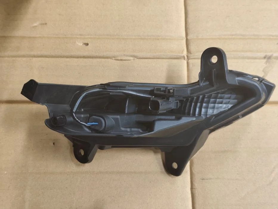 Yamaha R7 Lampa reflektor LED prawy – zdjęcie 3