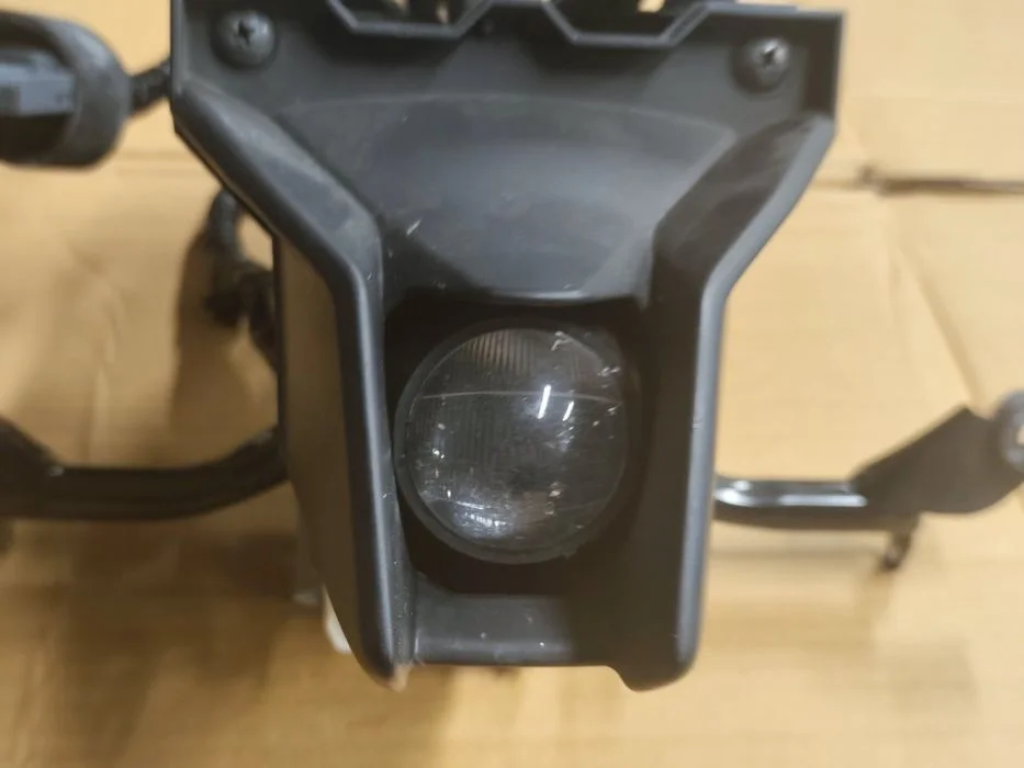 Yamaha R7 Lampa reflektor LED prawy – zdjęcie 4