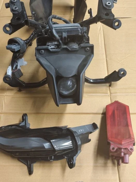 Yamaha R7 Lampa reflektor LED prawy