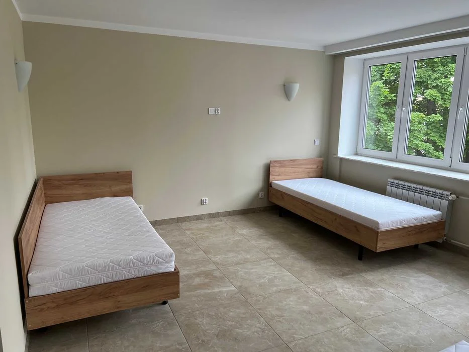 Noclegi, nowe pokoje z łazienkami, Skierniewice Centrum - Faktura VAT