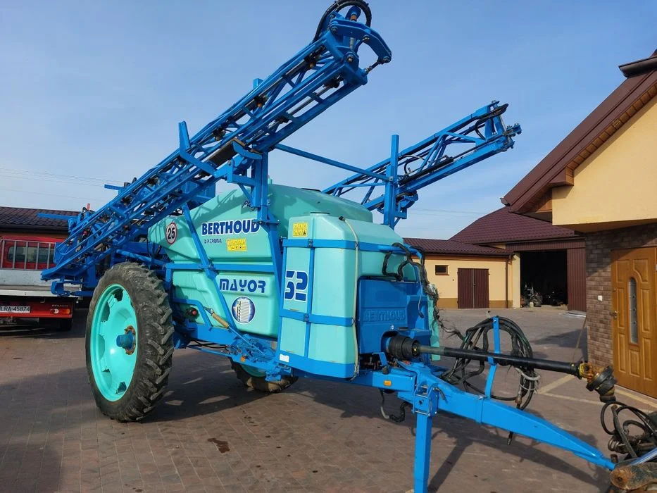 Opryskiwacz Berthoud major 2500l. 3200l 2008r 21m