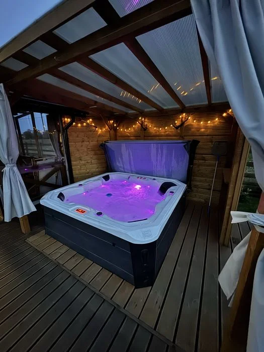 Domek na Wyłączność z Jacuzzi – Mazury – Jezioro Śniardwy – Do 6 osób – zdjęcie 2