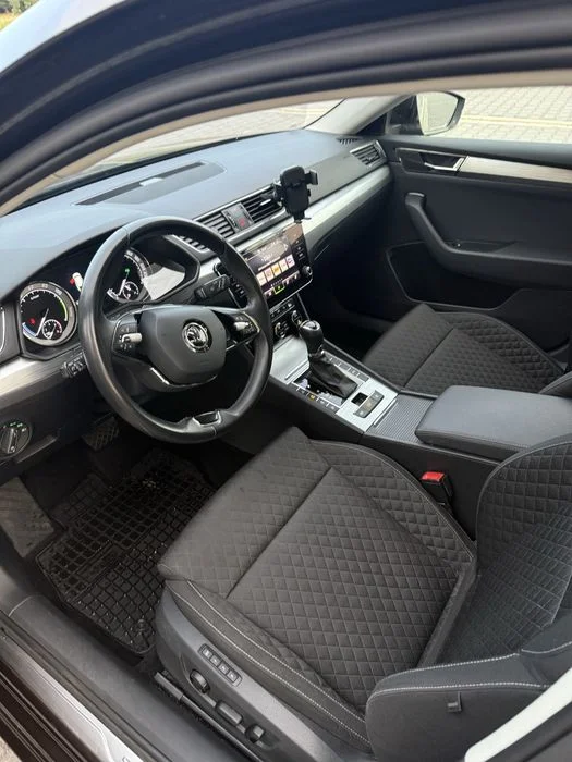 Skoda SuperB iV Plugin Hybryda Niski przebieg Phev – zdjęcie 7