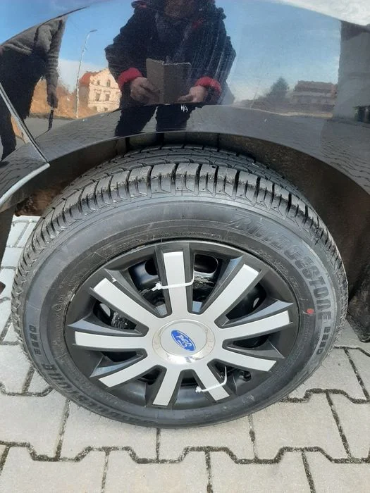 Sprzedam samochód Ford Fiesta MK7. Przegląd i,ubezpieczenie auta do styczeń 2027r.5 osobowy, , zamek centralny, klimatyzacja, elektryczne szyby – zdjęcie 8