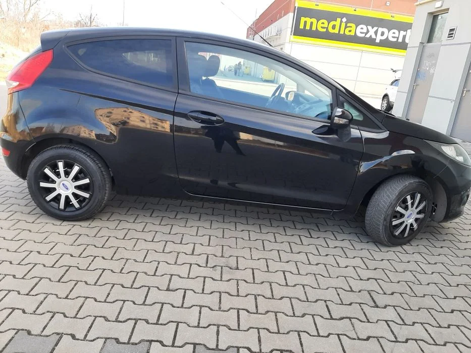 Sprzedam samochód Ford Fiesta MK7. Przegląd i,ubezpieczenie auta do styczeń 2027r.5 osobowy, , zamek centralny, klimatyzacja, elektryczne szyby – zdjęcie 6