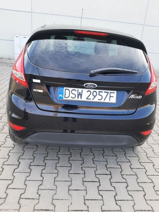 Sprzedam samochód Ford Fiesta MK7. Przegląd i,ubezpieczenie auta do styczeń 2027r.5 osobowy, , zamek centralny, klimatyzacja, elektryczne szyby – zdjęcie 5