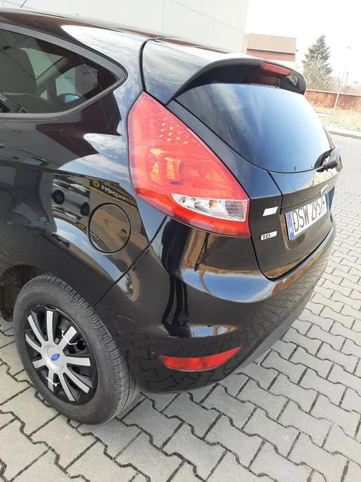 Sprzedam samochód Ford Fiesta MK7. Przegląd i,ubezpieczenie auta do styczeń 2027r.5 osobowy, , zamek centralny, klimatyzacja, elektryczne szyby – zdjęcie 7