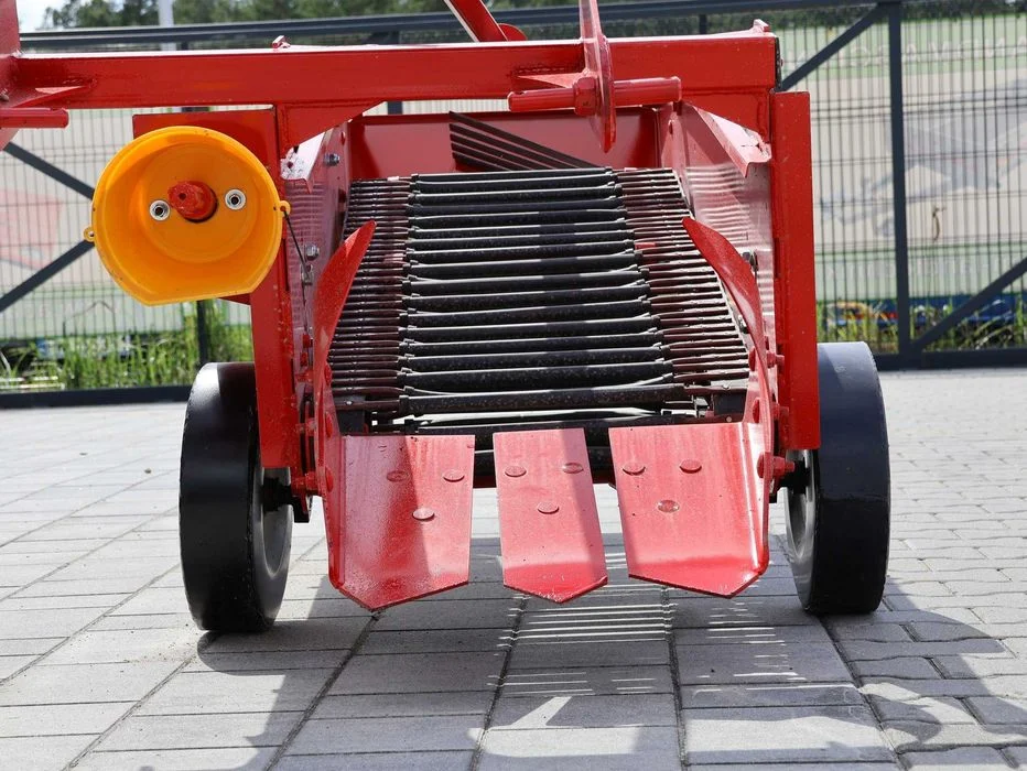 Kopaczka Do Ziemniaków I Warzyw Zawieszana Przenośnikowa Taśmowa Jednorzędowa Elewatorowa Koła Metalowe * Dostawa cała Polska * Dostępna od ręki – zdjęcie 3