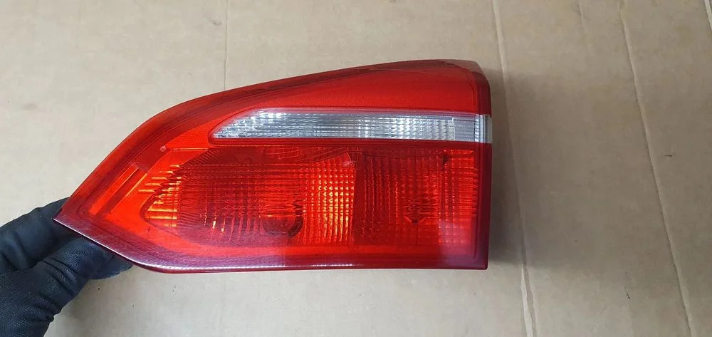 Lampa prawy tył tylna prawa w klapę Ford Focus MK3 Lift Kombi F1EB-13A602-BA – zdjęcie 5