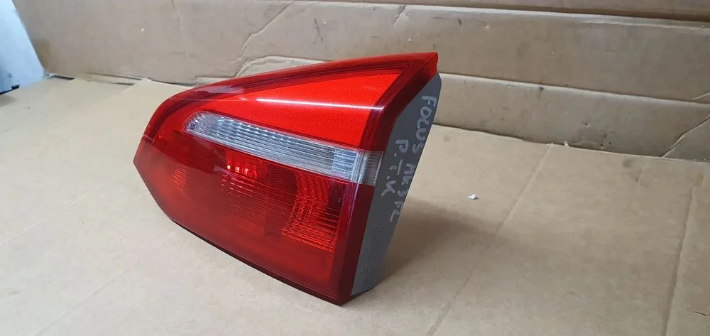 Lampa prawy tył tylna prawa w klapę Ford Focus MK3 Lift Kombi F1EB-13A602-BA – zdjęcie 4