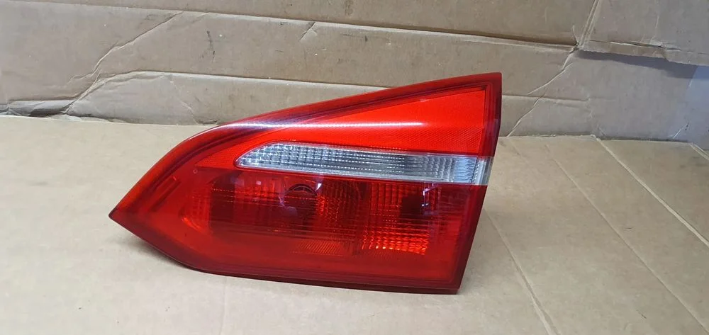 Lampa prawy tył tylna prawa w klapę Ford Focus MK3 Lift Kombi F1EB-13A602-BA