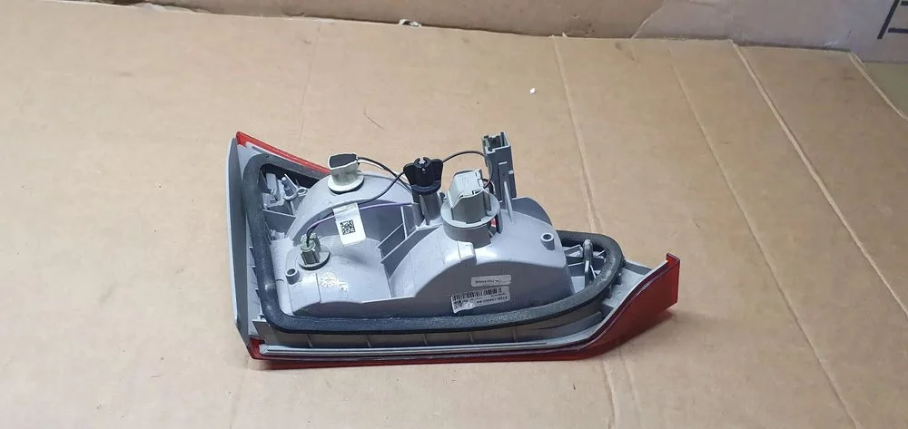 Lampa prawy tył tylna prawa w klapę Ford Focus MK3 Lift Kombi F1EB-13A602-BA – zdjęcie 8