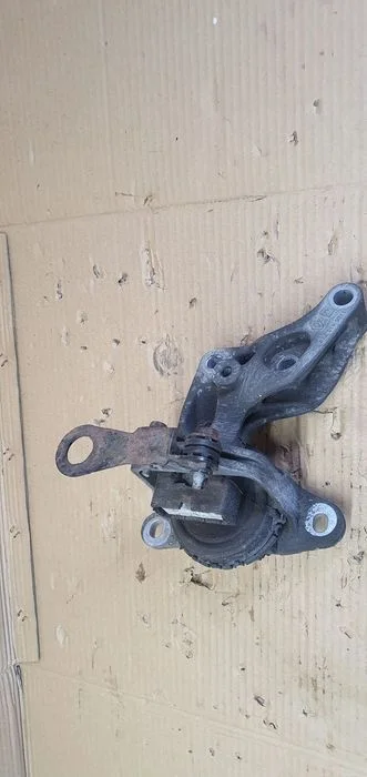 Łapa silnika poduszka Opel Vivaro B Trafic III 1.6 DCI 112101360R