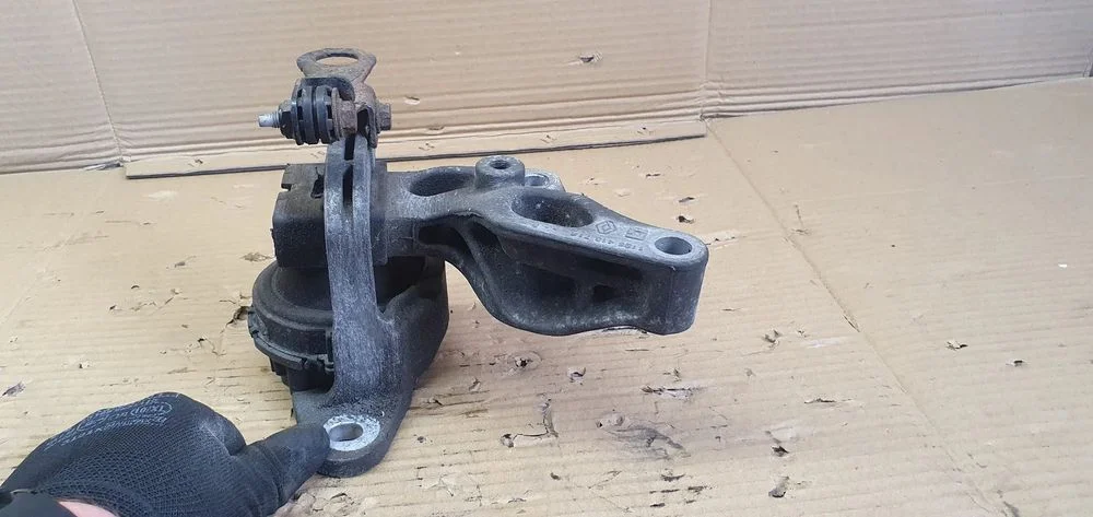 Łapa silnika poduszka Opel Vivaro B Trafic III 1.6 DCI 112101360R – zdjęcie 3