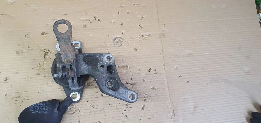 Łapa silnika poduszka Opel Vivaro B Trafic III 1.6 DCI 112101360R – zdjęcie 2