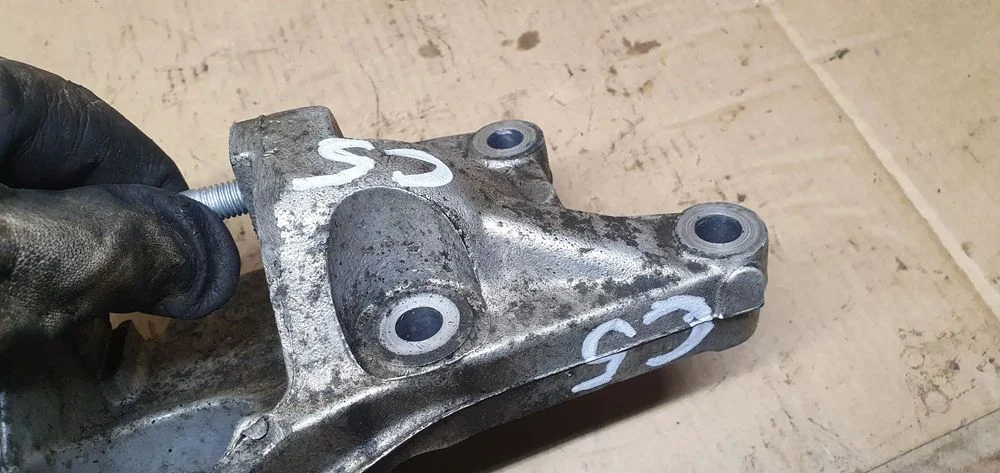 Łapa poduszka silnika Citroen C5 III 2.0 HDI 9645161180 – zdjęcie 6