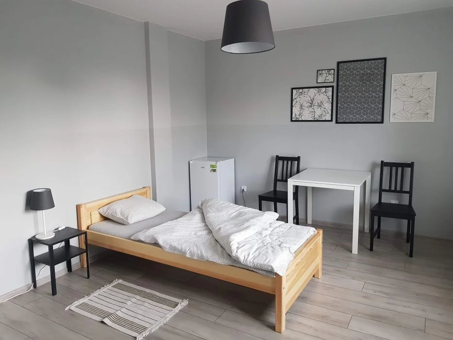 Już od 35 zł Noclegi pracownicze w centrum Trzebini i Chrzanowa. Dowóz osób – zdjęcie 3