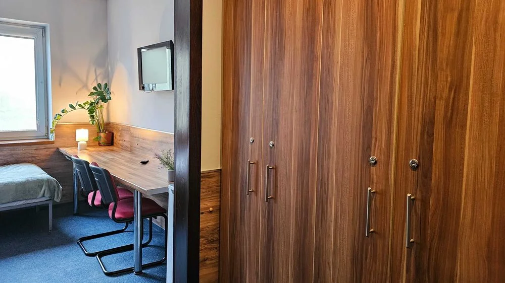 kwatery pracownicze, noclegi, hostel łódź, pokoje z łazienkami – zdjęcie 9