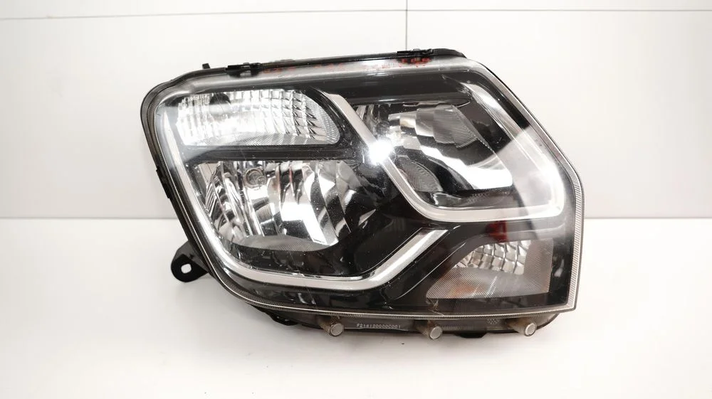 Lampa prawy przód przednia dacia duster lift 13-17r
