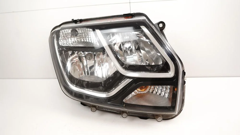 Lampa prawy przód przednia dacia duster lift 13-17r – zdjęcie 3