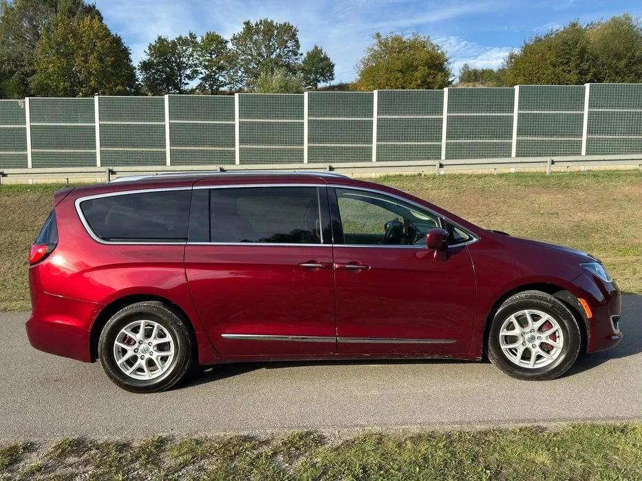 Chrysler Pacifica Chrysler Pacifica 2020 23% VAT śliczna touring L