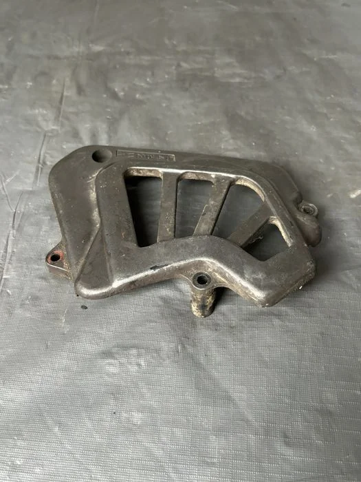 Osłona zębatki SUZUKI DR 650 600 – zdjęcie 3