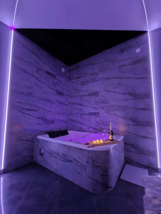 Apartament Centrum z jacuzzi, prywatny parking, 3-pokojowe klimatyza