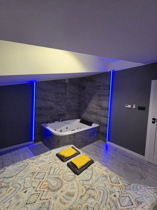 Apartament Centrum z jacuzzi, prywatny parking, 3-pokojowe klimatyza – zdjęcie 2