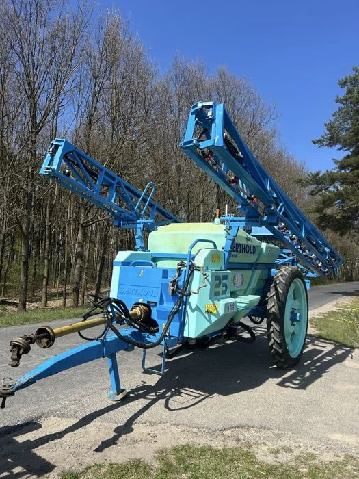 Opryskiwacz berthoud 2500l 21m. Nowe opony D.P tronic – zdjęcie 6