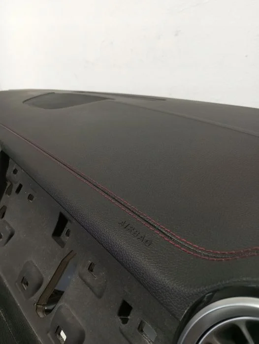 Konsola pulpit deska Mercedes EQA CZERWONA NIĆ – zdjęcie 8