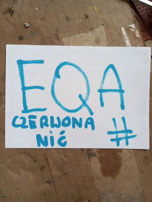 Konsola pulpit deska Mercedes EQA CZERWONA NIĆ – zdjęcie 11