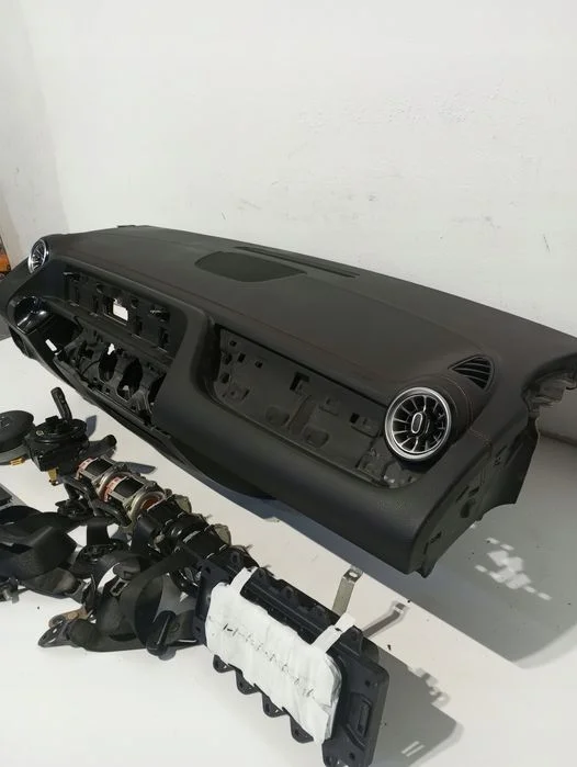 Konsola pulpit deska Mercedes EQA CZERWONA NIĆ – zdjęcie 7