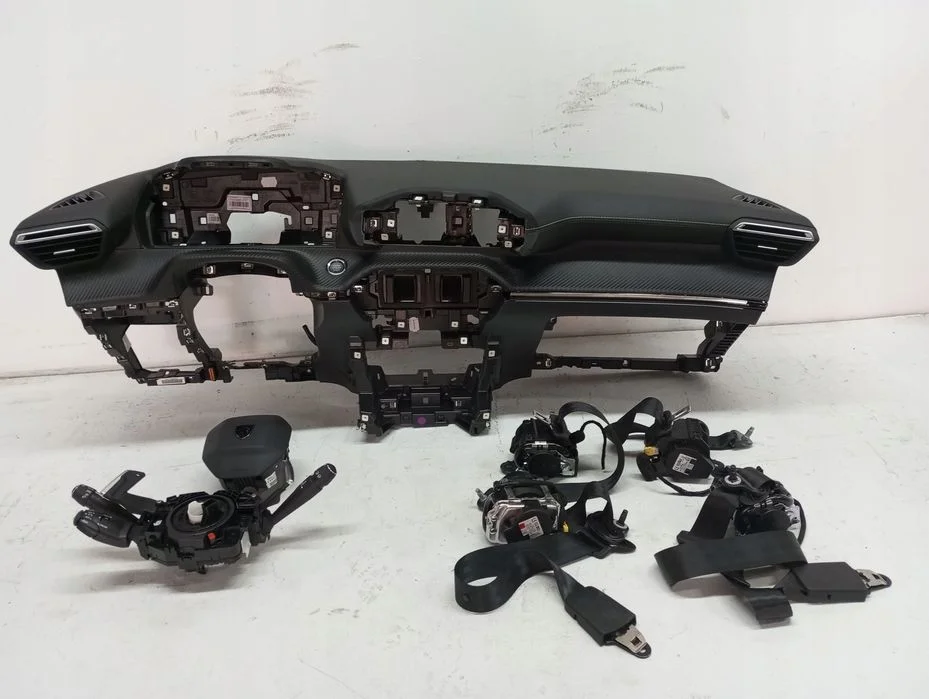 Konsola deska PULPIT PEUGEOT 2008 Carbon 23R zielona nić
