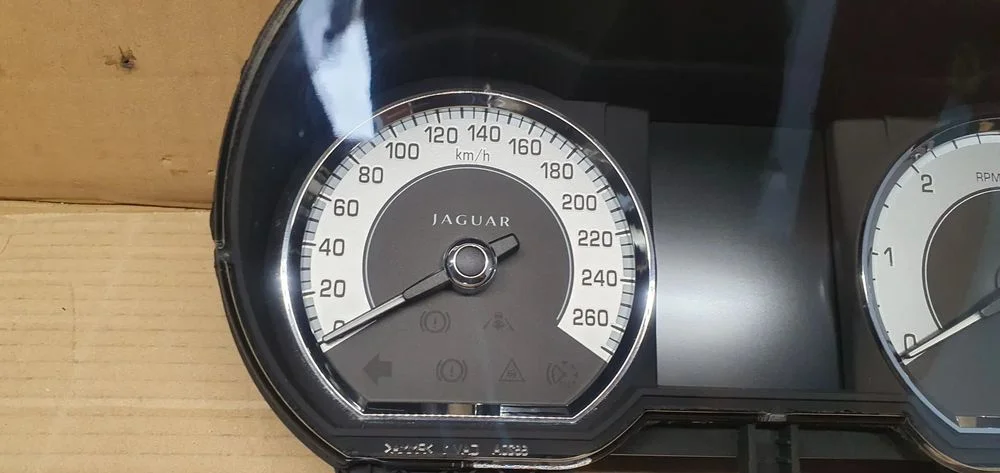 Licznik zegary oryginał Jaguar XF X250 2.7 TDV6 8X23-10849-KJ – zdjęcie 3