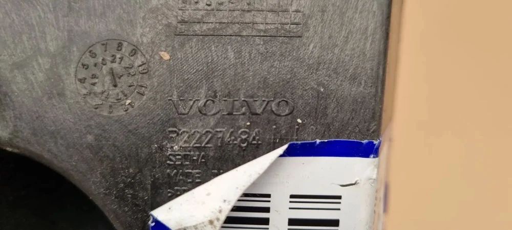 Volvo XC40 2017- ślizg lewy zderzak tył oryginał – zdjęcie 3