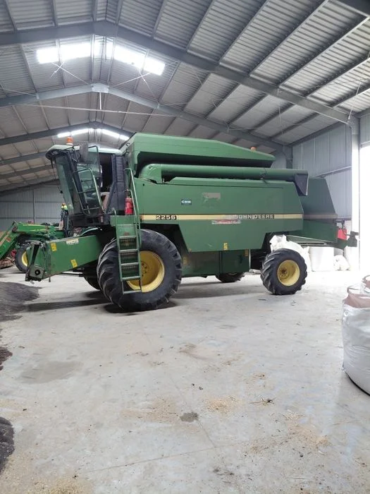 Kombajn zbożowy john deere 2256