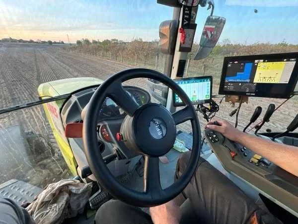 EFIX eSTEER 20 MAX nawigacja rolnicza kierownica elektryczna monitor 12,1" ISOBUS RTK 2,5cm – zdjęcie 5