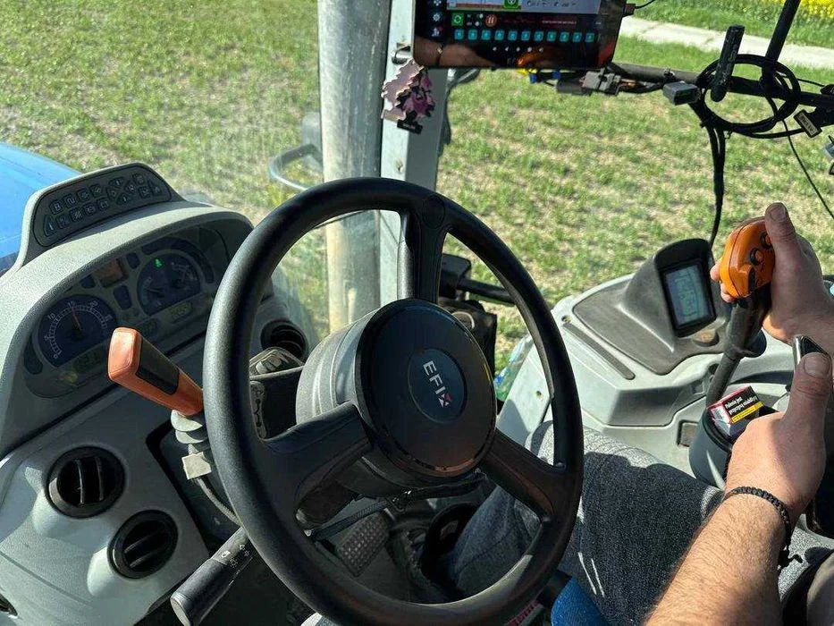 EFIX eSTEER 20 MAX nawigacja rolnicza kierownica elektryczna monitor 12,1" ISOBUS RTK 2,5cm – zdjęcie 3
